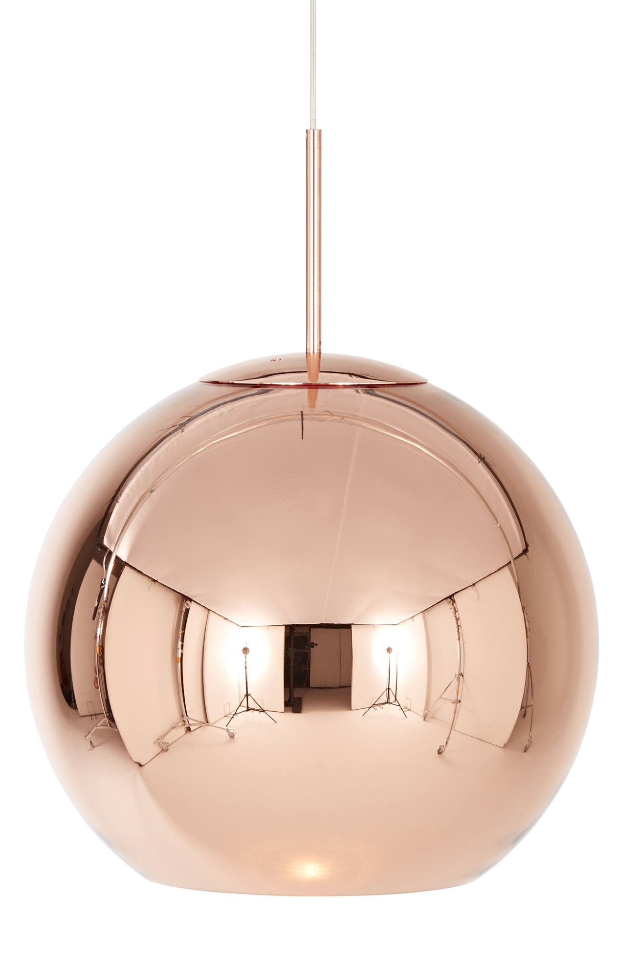Nahaufnahme der runden Copper Pendelleuchte von Tom Dixon in Kupferoptik.