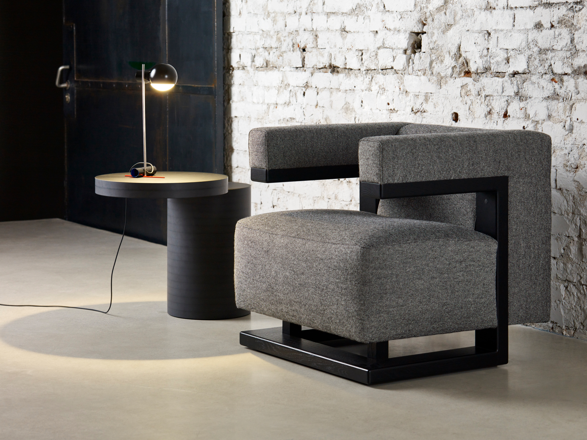 Gropius F51 Sessel im Bauhaus-Stil, Reedition von Tecta, Bezug Hallingdal, Gestell Nussbaum.