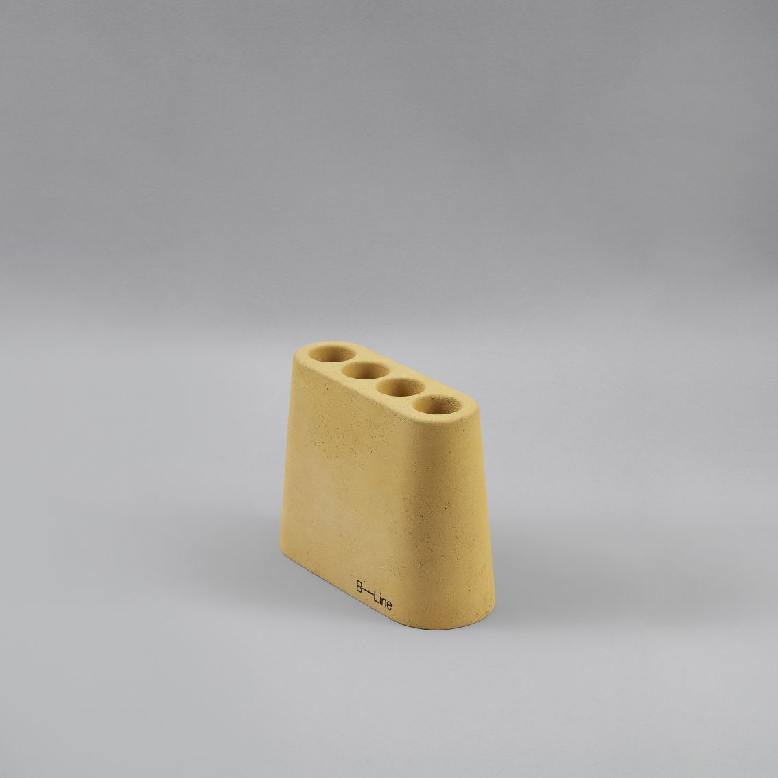 Aki Jr Stifthalter aus Zement B-Line