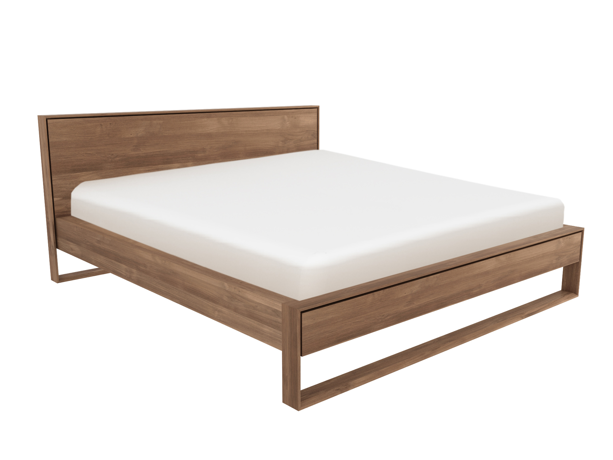 Nordic Eiche Bett von Ethnicraft mit schlichtem Design und weißer Bettwäsche.