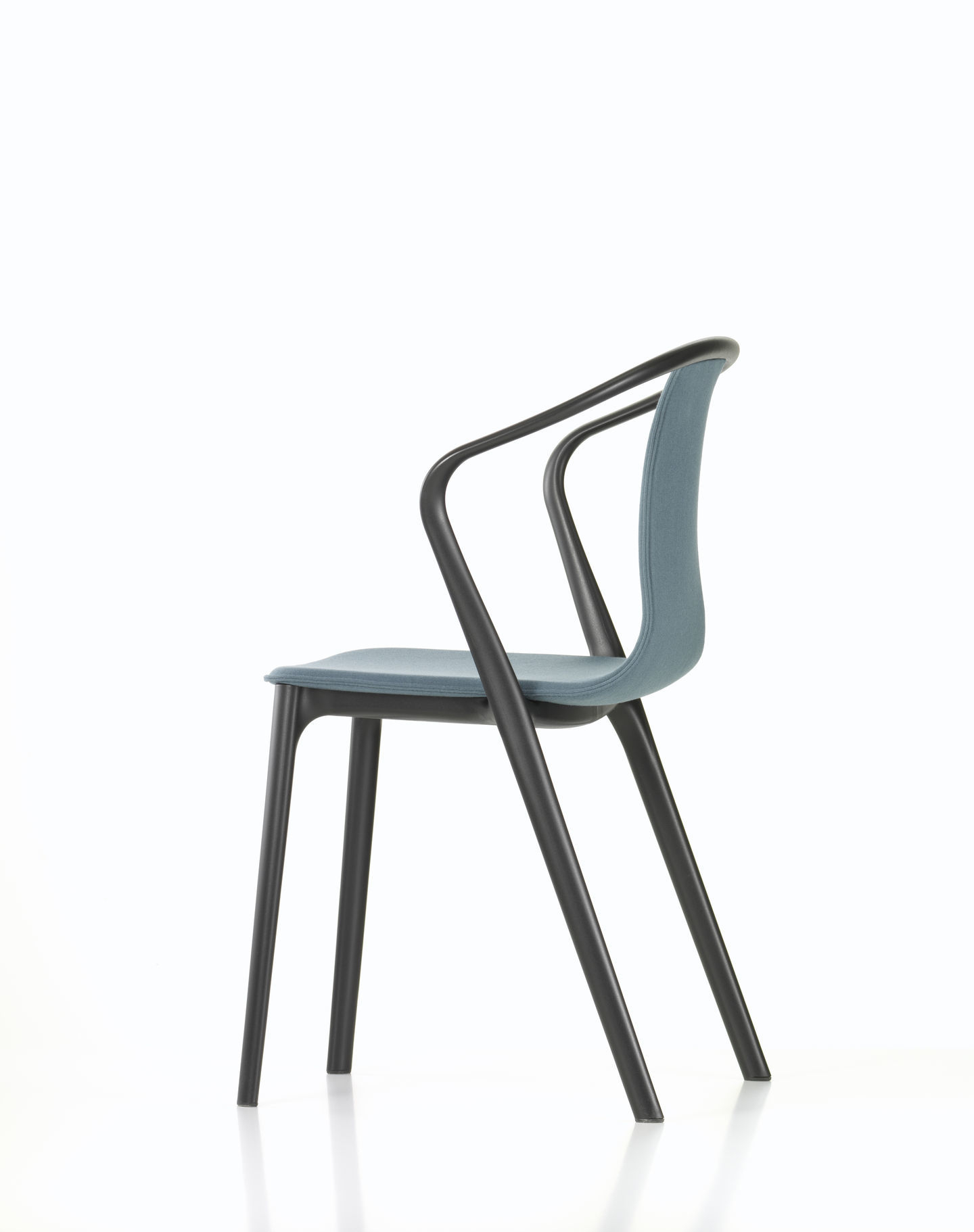 Belleville Armchair von Vitra: Stuhl mit Armlehnen, Kunststoff, graublau, modernes Design für Wohnen und Büro.