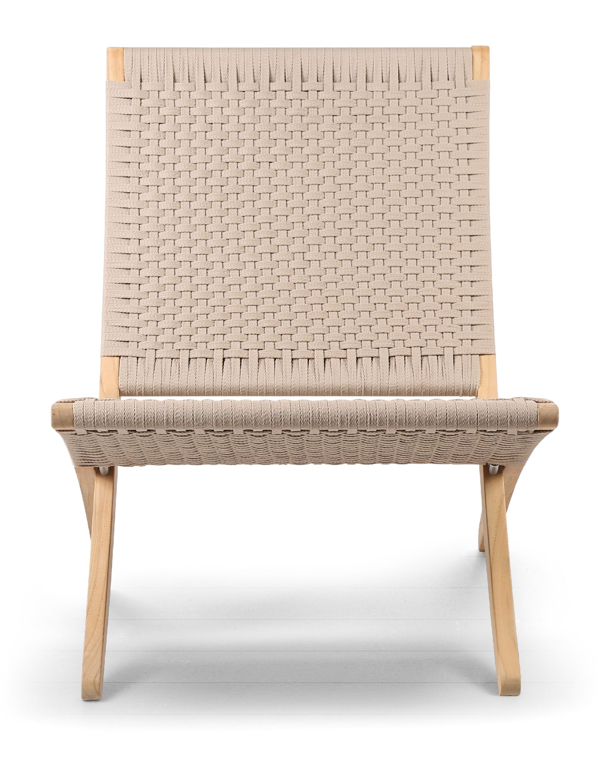 Cuba Chair Outdoor Sessel in Sesam von Carl Hansen & Søn mit Holzgestell und Textilbespannung.