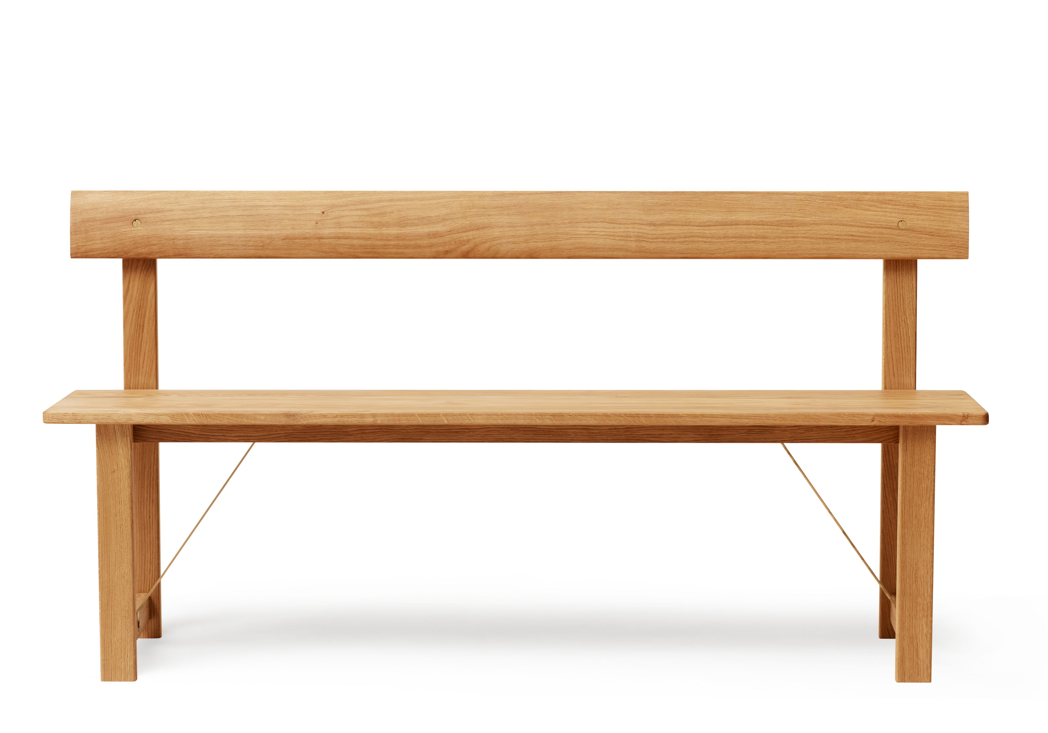 Position Sitzbank von Form & Refine: Geölte Eichenholzbank mit Rückenlehne, minimalistisches Design.