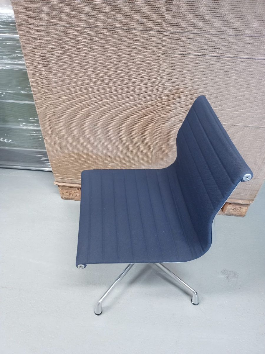 Aluminium Chair EA 101 / EA101 Stuhl DUNKELBLAU/MOORBRAUN Vitra AUSSTELLUNGSSTÜCK / GEBRAUCHTMÖBEL