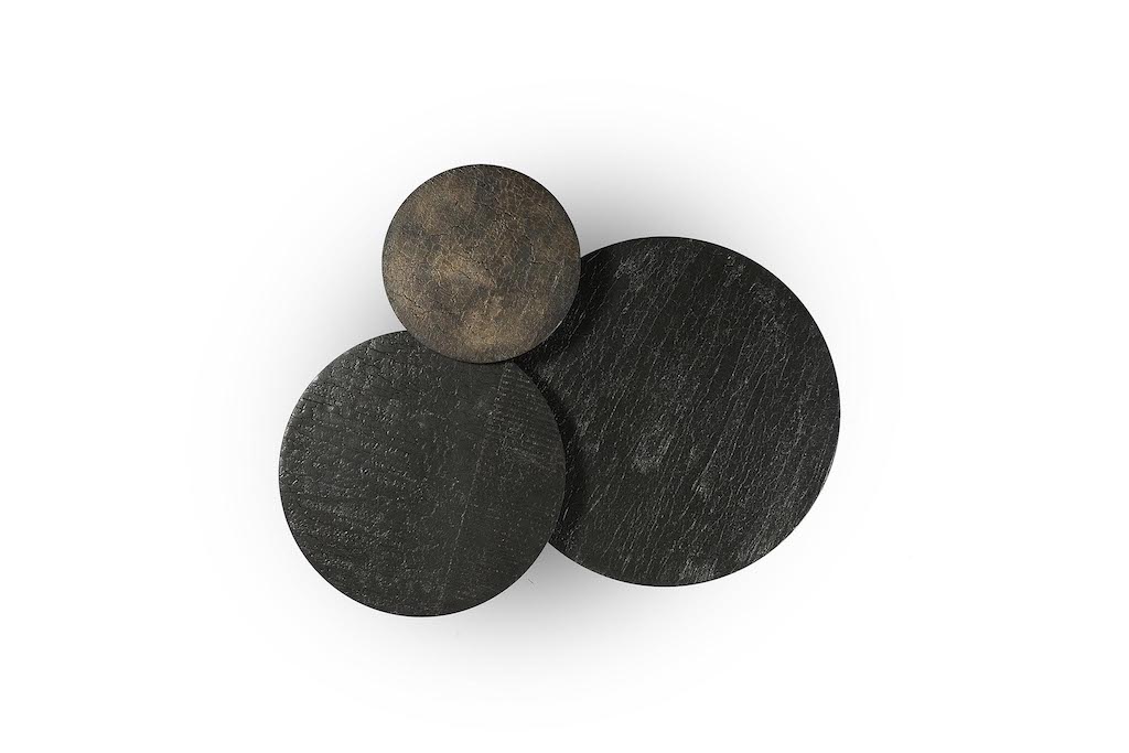 Ansicht von oben: Luna Couchtisch aus Holz mit runden Tischplatten in Lava und Whisky.