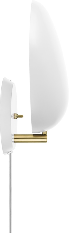 Nahaufnahme der Gubi Cobra Wandleuchte in Matt-Weiß mit goldenen Details. Designleuchte für Innenräume.