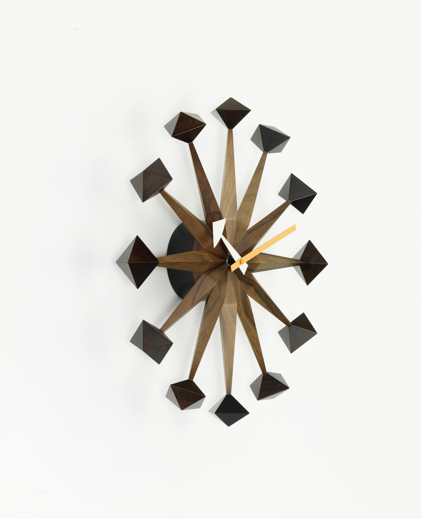 Polygon Clock Wanduhr von Vitra, moderne Designer Wanduhr aus Holz mit geometrischen Formen.