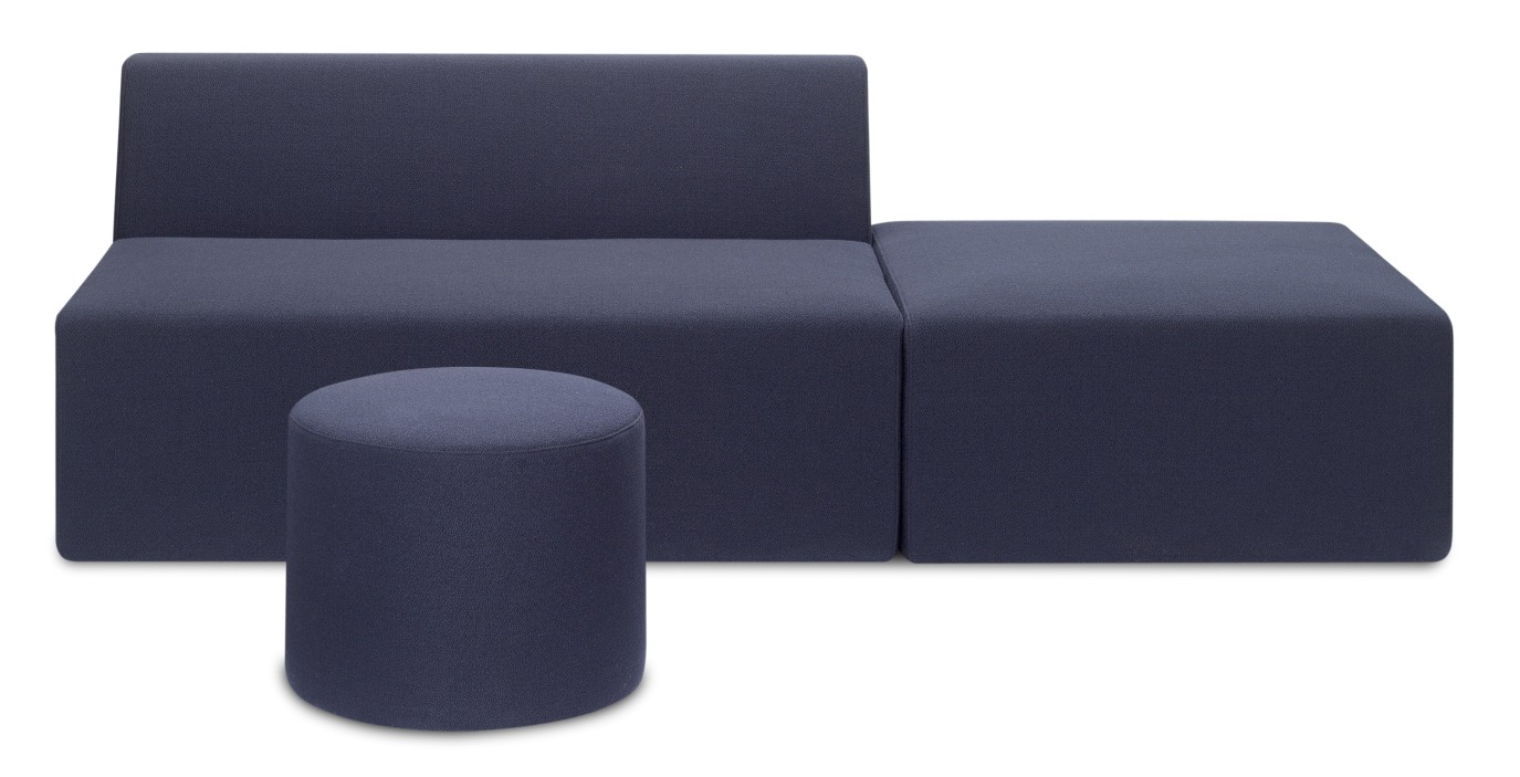 SF06 Kerman Modulsofa von e15 in Blau mit Hocker, modernes modulares Wohnzimmermöbel.