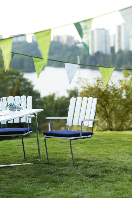 Armlehnstuhl A2 Grythyttan Stalmöbler Eichenholz weiß lackiert