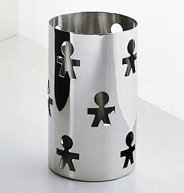 Alessi Girotondo Grissinibehälter aus Edelstahl mit ausgeschnittenen Männchen, ideal für Brotstangen und Tischdekoration.