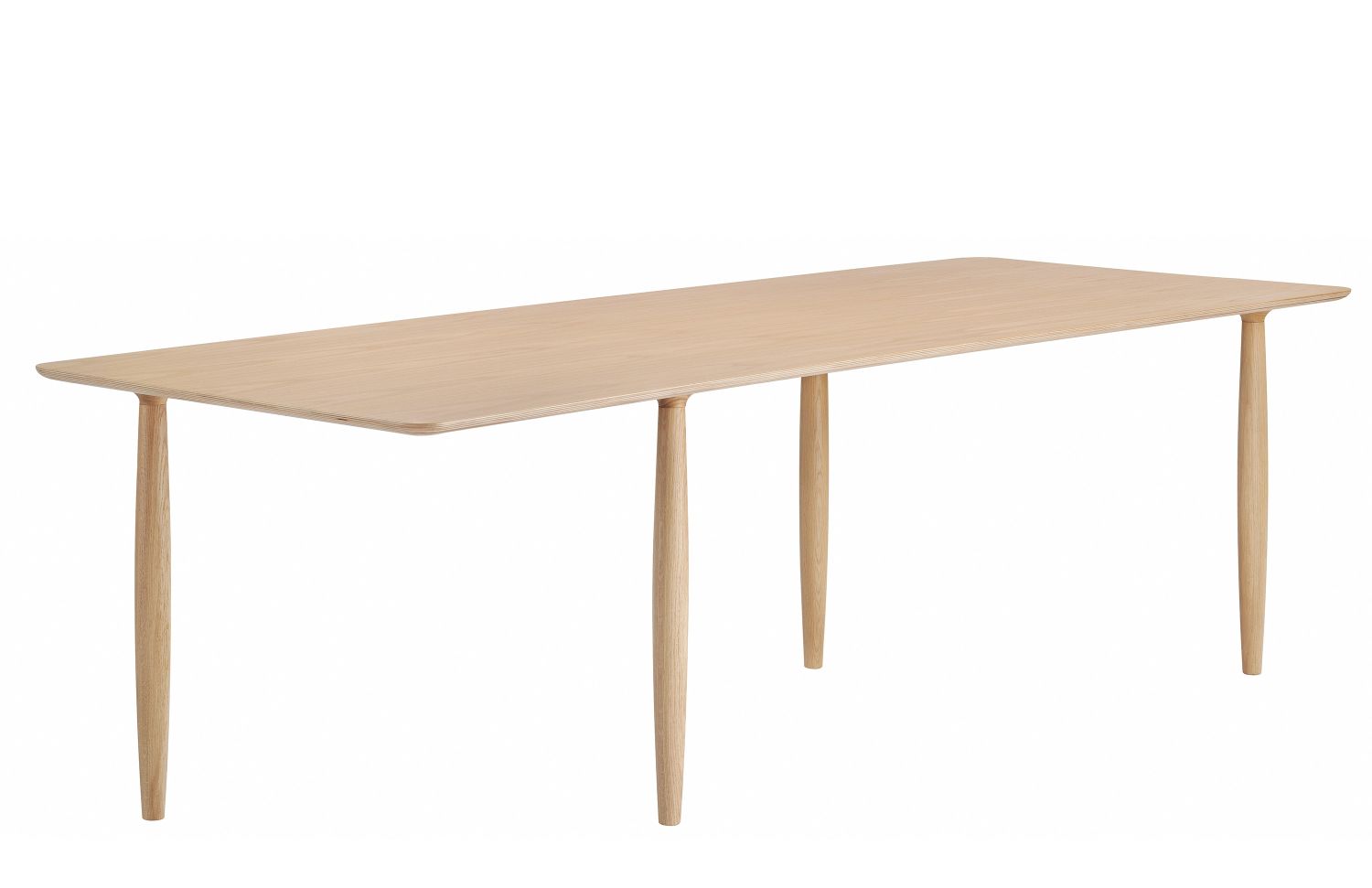 Oku Esstisch aus Eiche von Norr11: Moderner Holztisch mit schlanken, konischen Beinen.