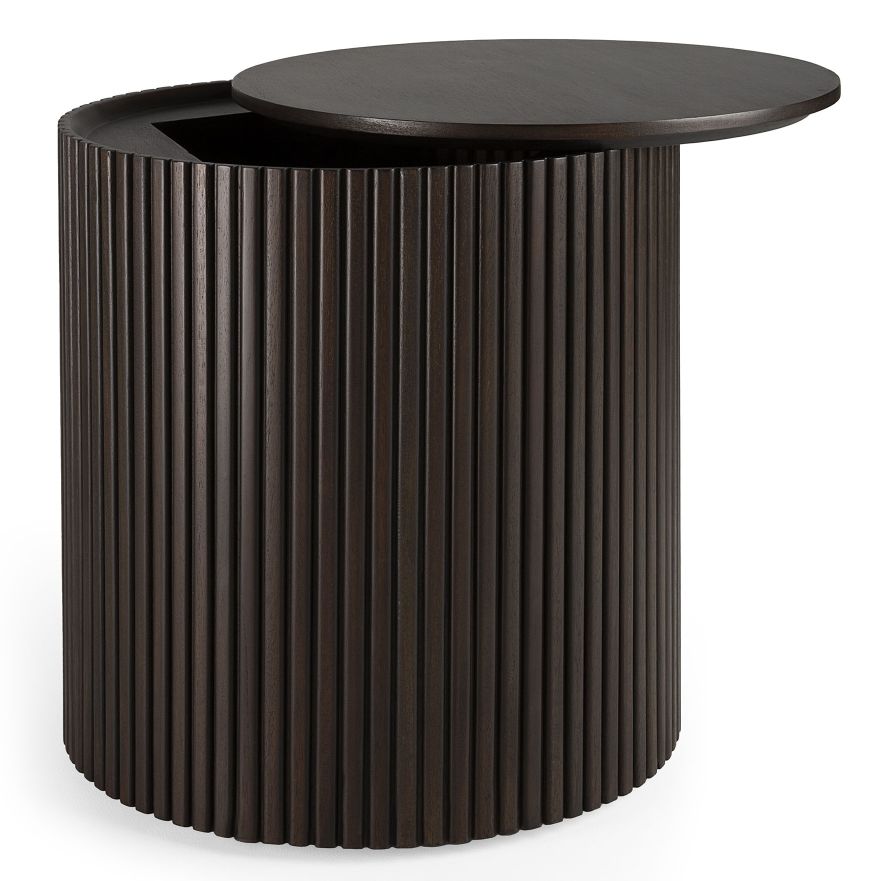 Roller Max Beistelltisch von Ethnicraft, rund, dunkelbraun, geriffelt, mit abnehmbarer Tischplatte und Stauraum.