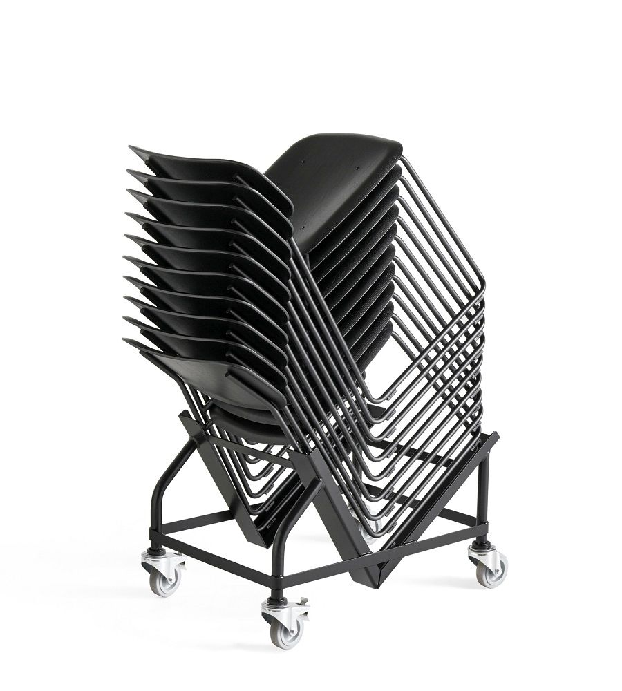 Schwarze Soft Edge Stühle von Hay, gestapelt auf einem Rollwagen für einfache Lagerung.