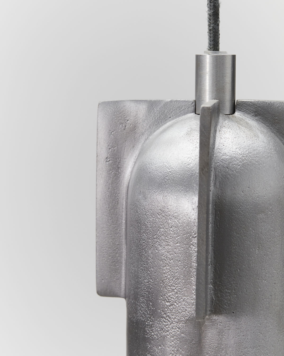 Detailaufnahme der Akola Pendelleuchte in Silber von House Doctor, modernes Design.