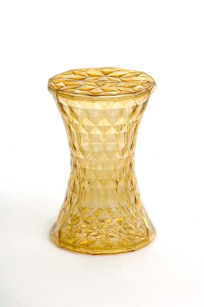 Gelber Stone Hocker von Kartell mit Facettenmuster, moderner Designhocker für Wohnzimmer und Garten.
