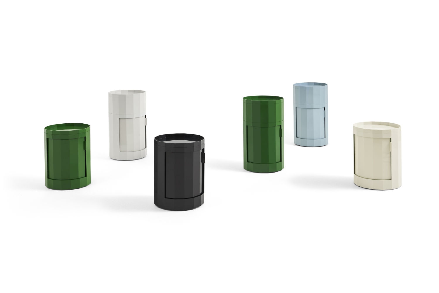 Facet Cabinet Low von Hay: Mehrere farbige, zylindrische Schränke für moderne Stauraumlösungen im Wohnbereich.