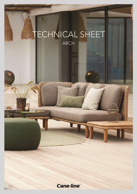 Arch Outdoor Couchtisch mit Teakplatte von Cane-Line, Teil einer stilvollen Lounge-Gruppe für den Garten.