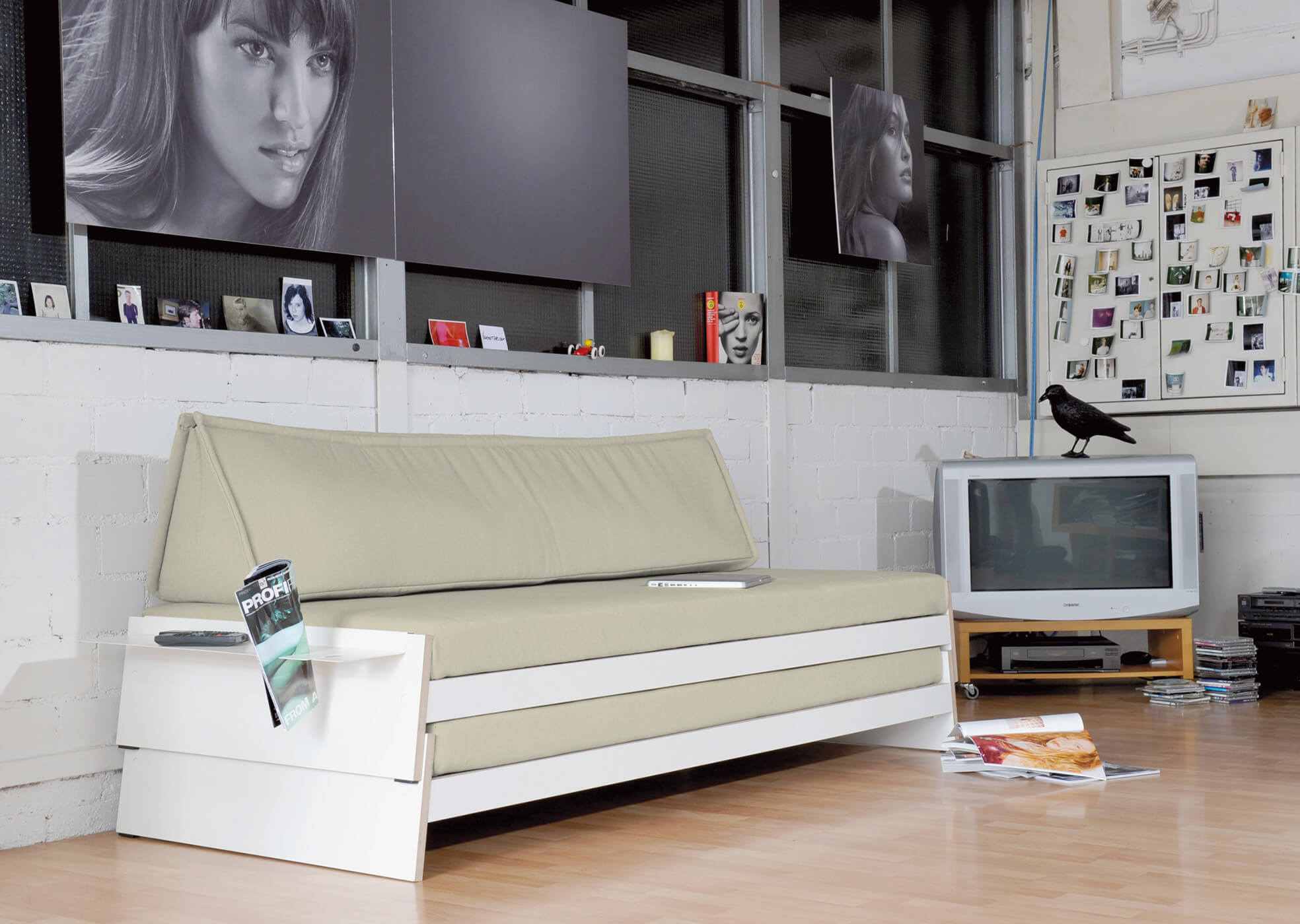 Michel Ablageblech für Lönneberga Stapelbett von Richard Lampert, weiße Ausführung, praktische Ablage für Bett.