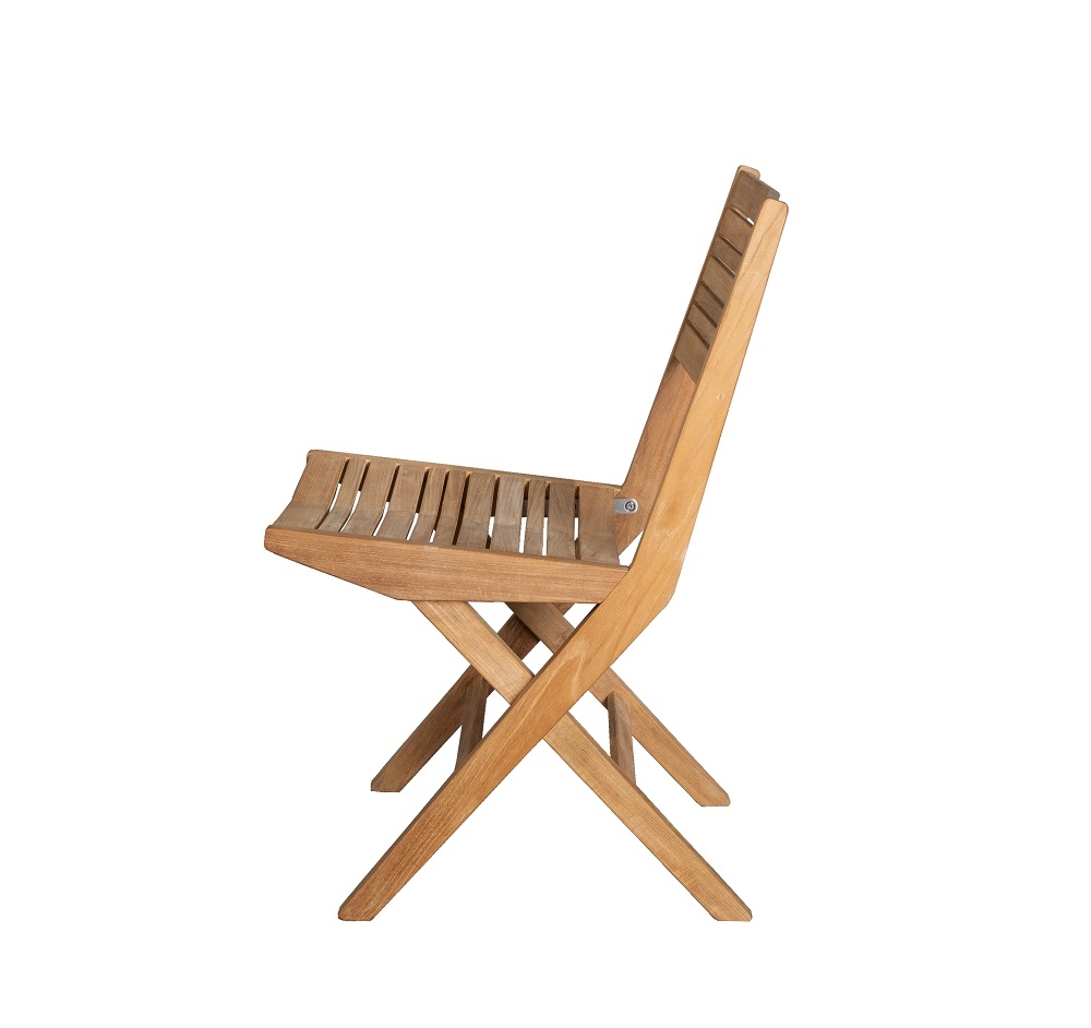Cane-Line Flip Outdoor Stuhl, klappbar, aus Teakholz, Seitenansicht. Gartenstuhl für Terrasse und Balkon.