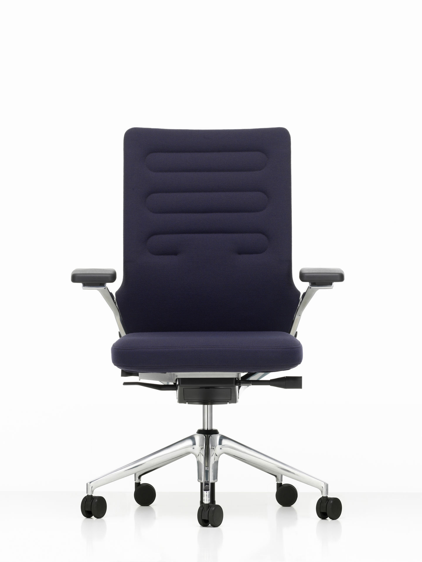 AC5 Work Bürostuhl von Vitra, blauer Stoffbezug, ergonomisch mit Lumbalstütze und Rollen.