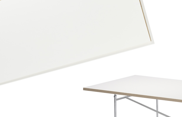 Weißes Eiermann Tischgestell quadratisch von Richard Lampert, ideal für Konferenzen und Büros.
