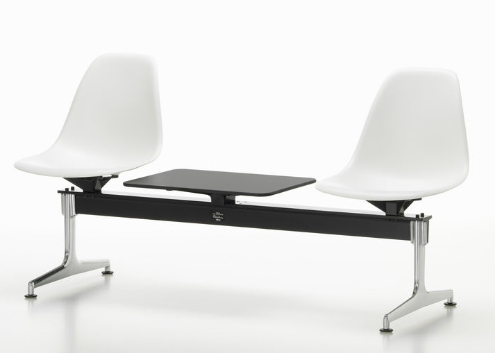 Eames Plastic Side Chair RE auf Traverse Vitra