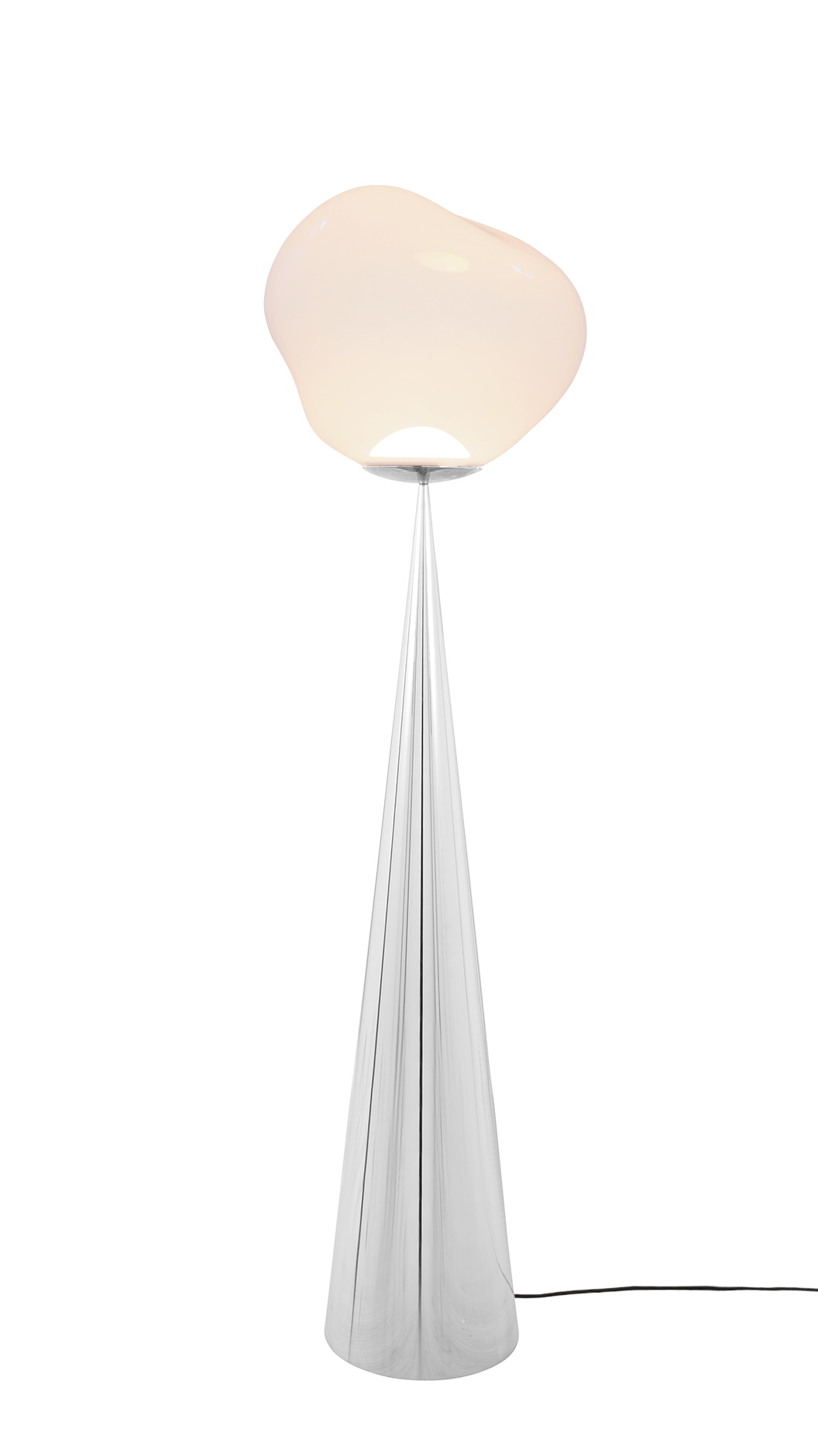 Silberne Melt Cone Stehleuchte von Tom Dixon mit opalweißem, unregelmäßig geformtem Lampenschirm.