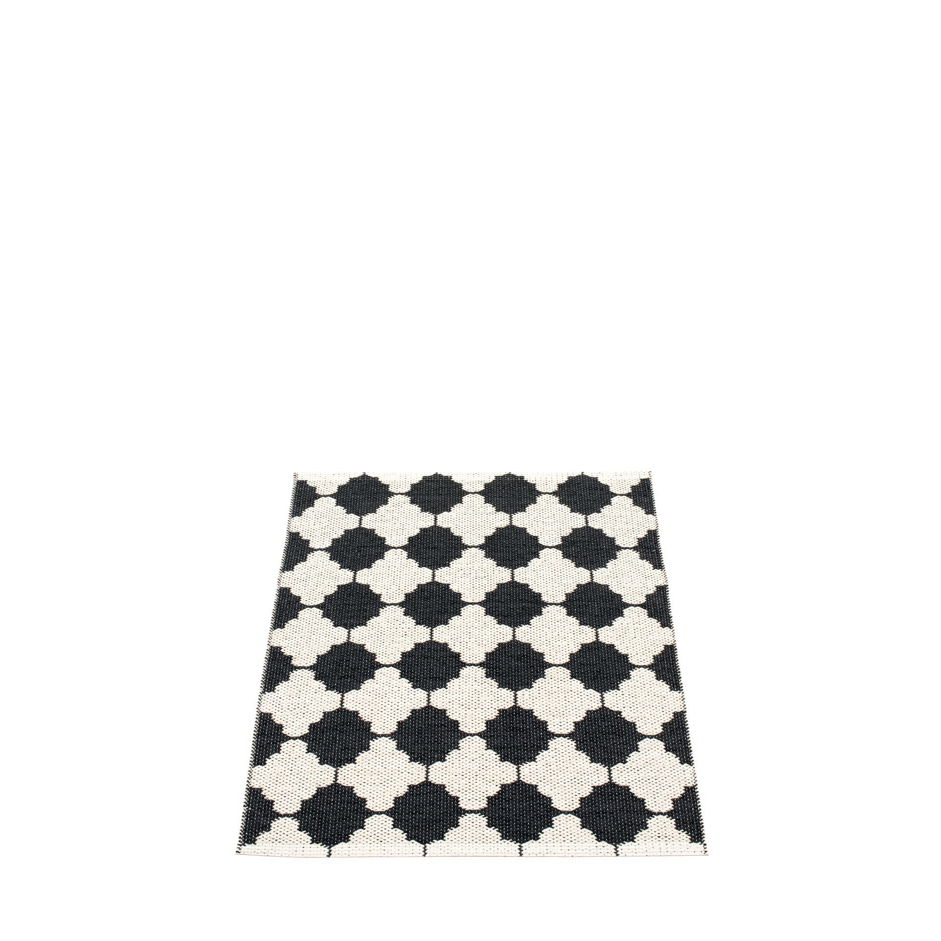 Marre Kunststoffteppich von Pappelina, 70x90 cm, mit grafischem Rautenmuster in Schwarz und Vanille.