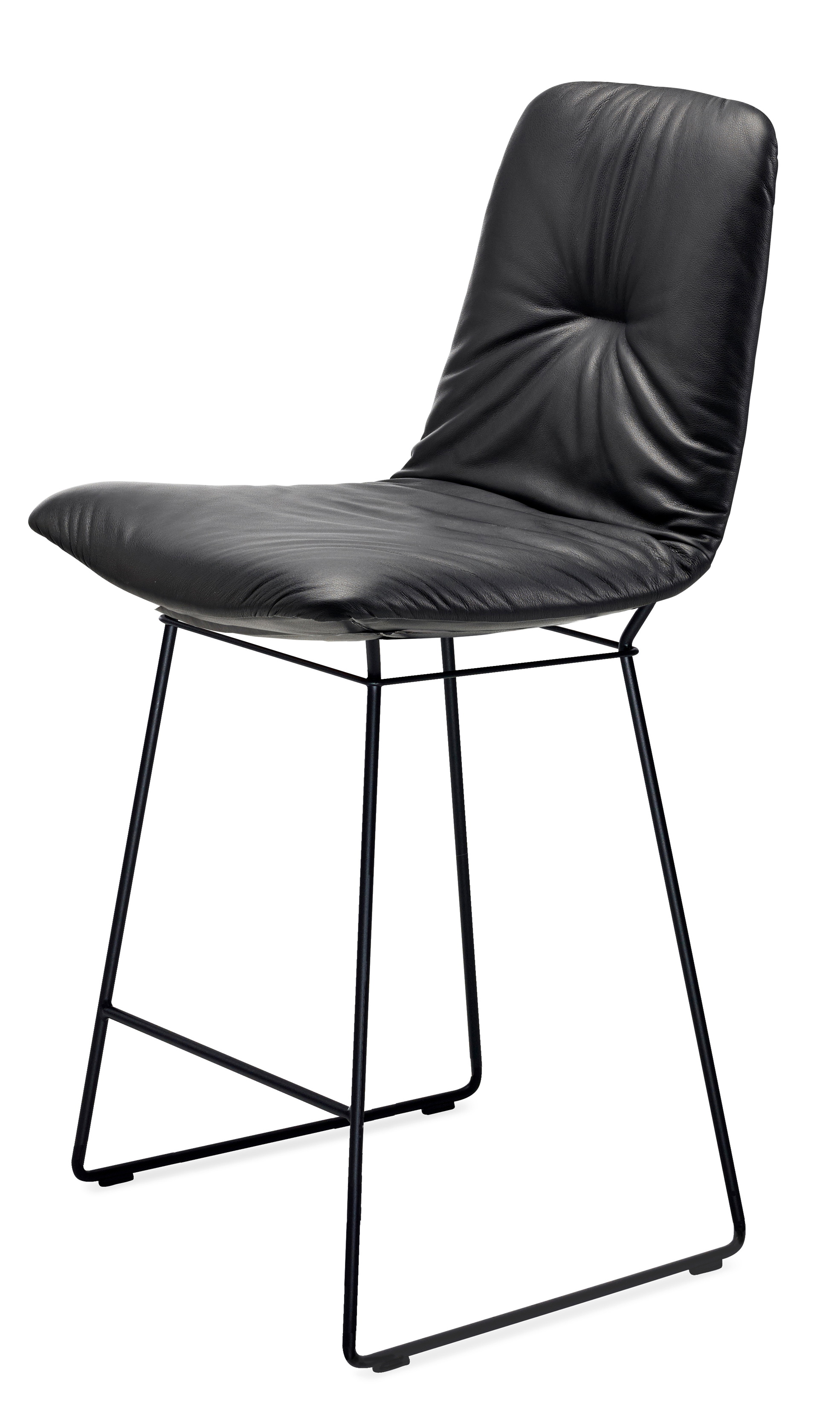 Schwarzer Leya Barhocker von Freifrau Manufaktur mit Lederbezug und filigranem Metallgestell.
