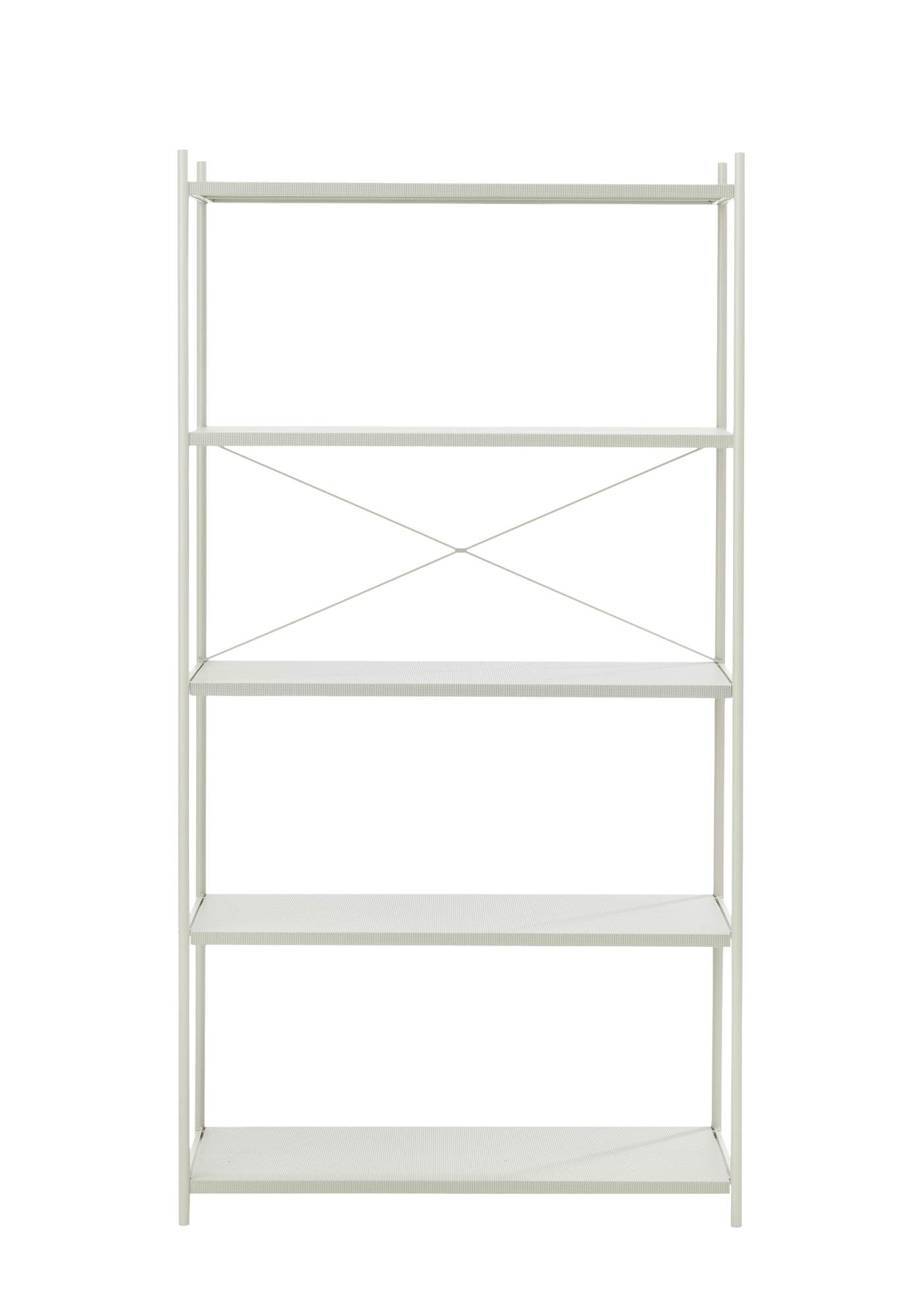 Helles, leeres Punctual Regal von Ferm Living mit fünf Böden, ideal für Wohnzimmer und Büro.