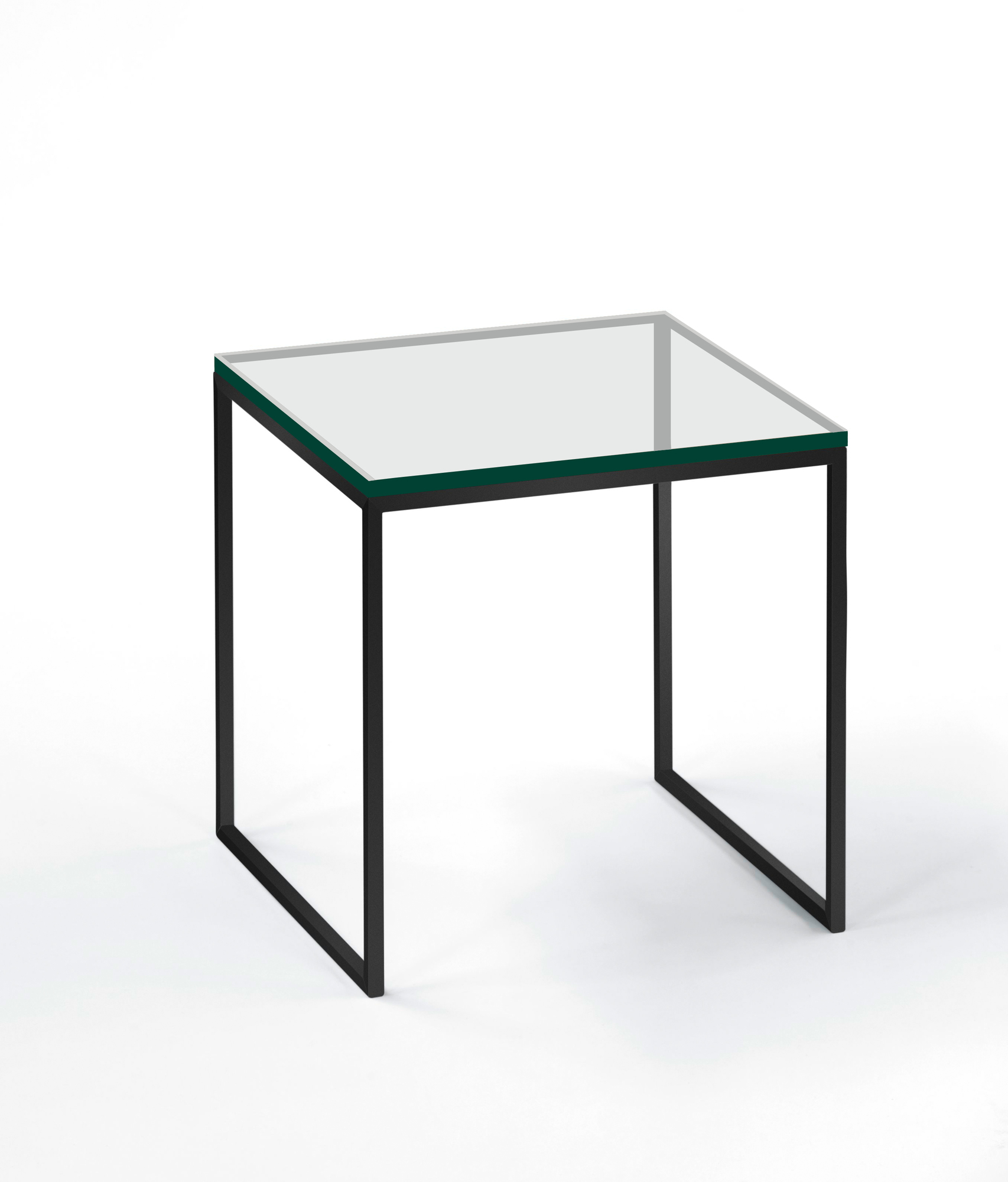 Less H 22/2 Couchtisch von Hans Hansen mit quadratischer Glasplatte und schwarzem Gestell.
