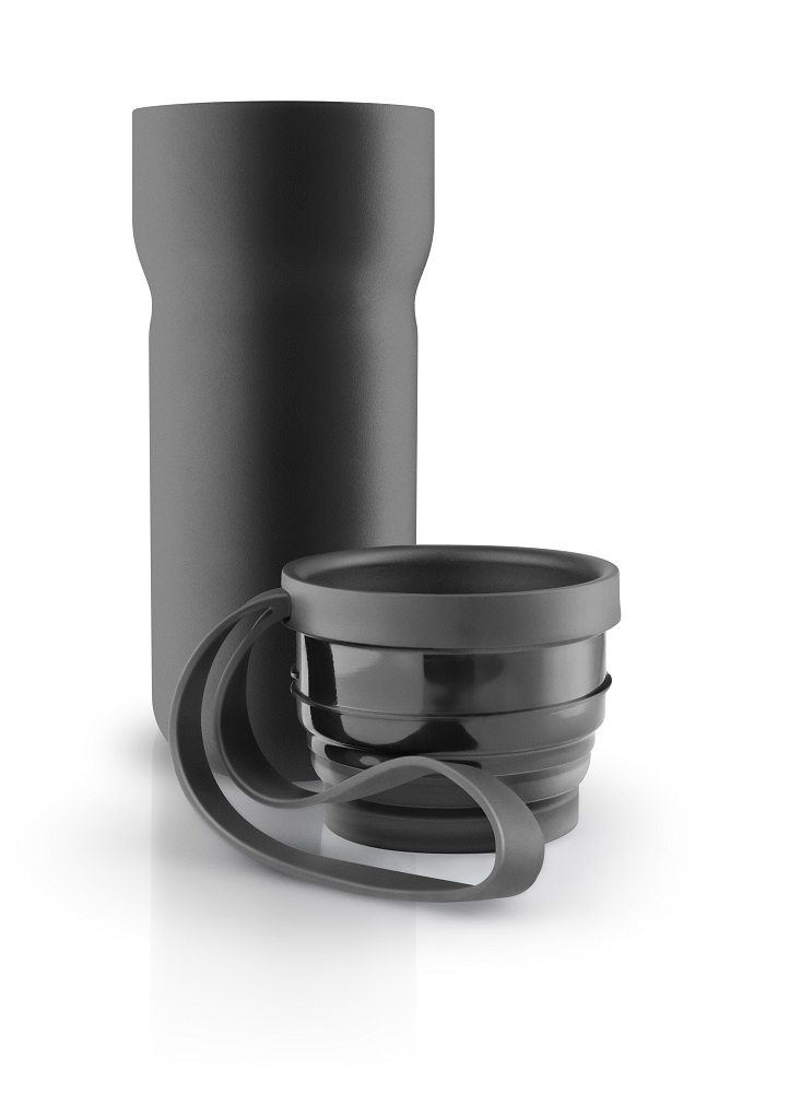 Schwarzer Eva Solo Thermobecher "Nordic Kitchen" mit Deckel und Tragegriff, ideal für unterwegs.