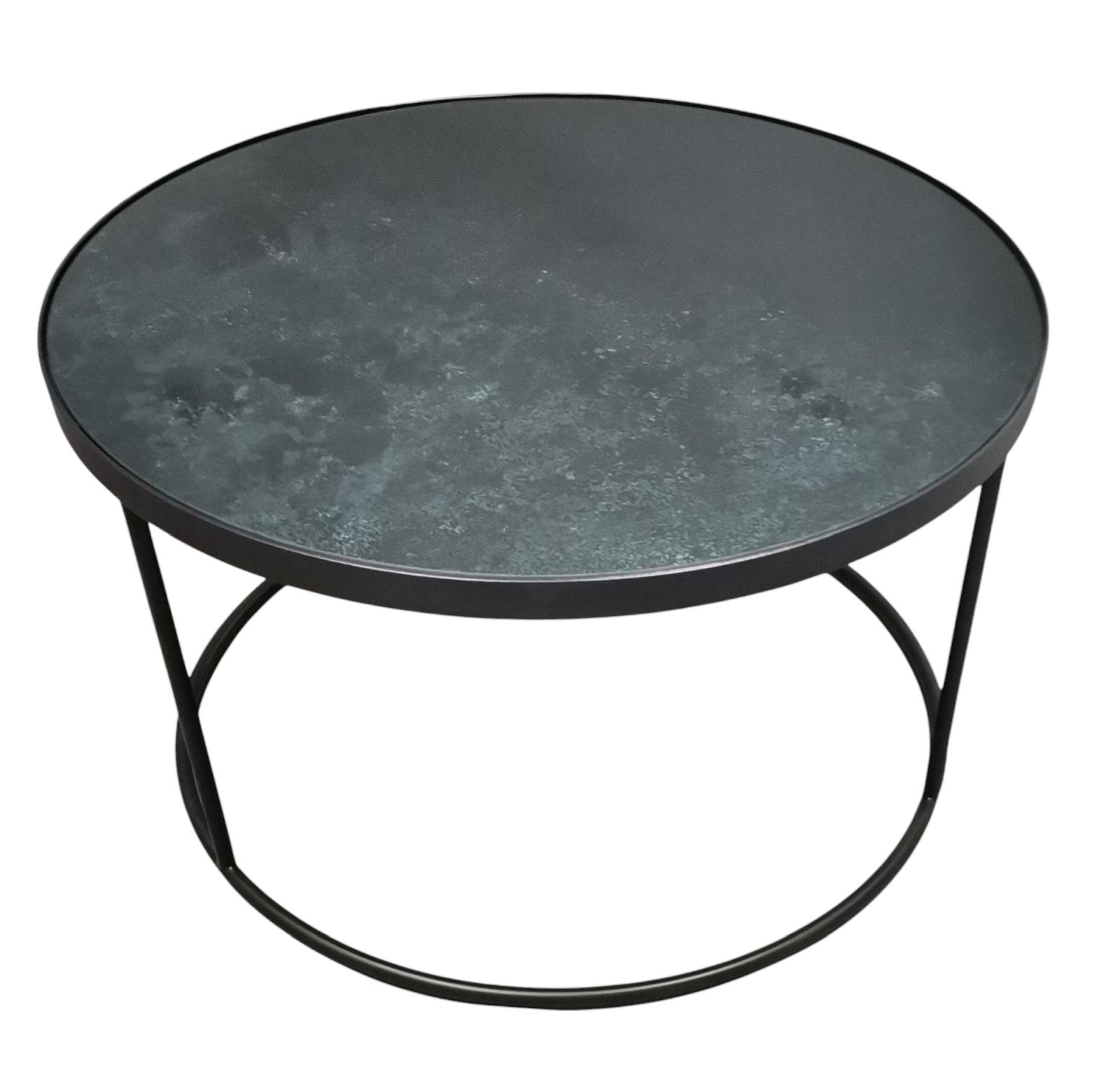 Runder, kleiner Couchtisch "KOHLE" von Ethnicraft mit dunkler Tischplatte und filigranem Metallgestell.