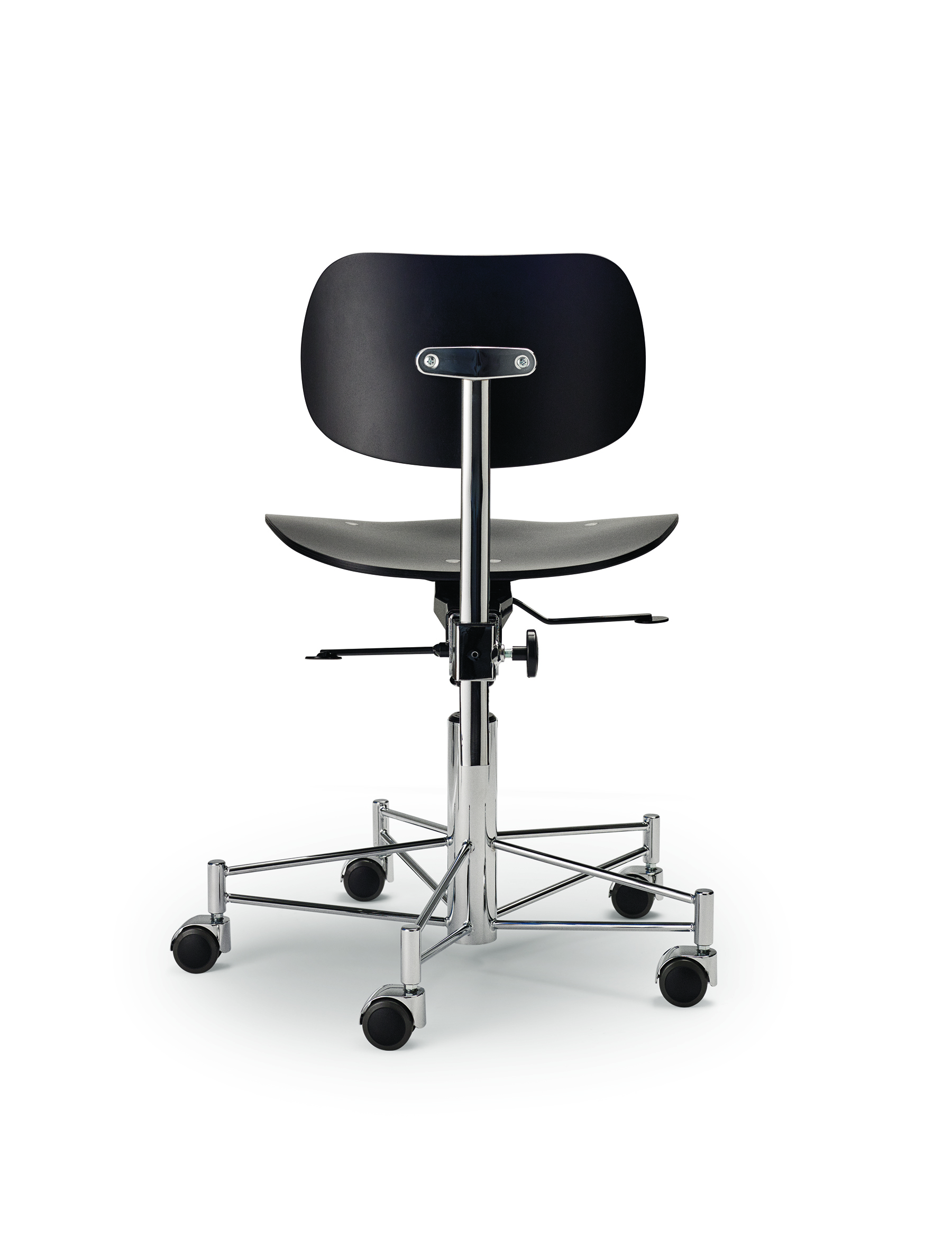 SBG 197 R Drehstuhl von Wilde+Spieth, schwarze Sitzfläche und Rückenlehne, Chromgestell mit Rollen.