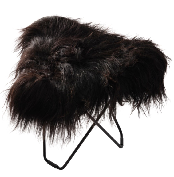 Iceland Flying Goose Schaffellhocker Cuero Schwarz / Wild schwarz