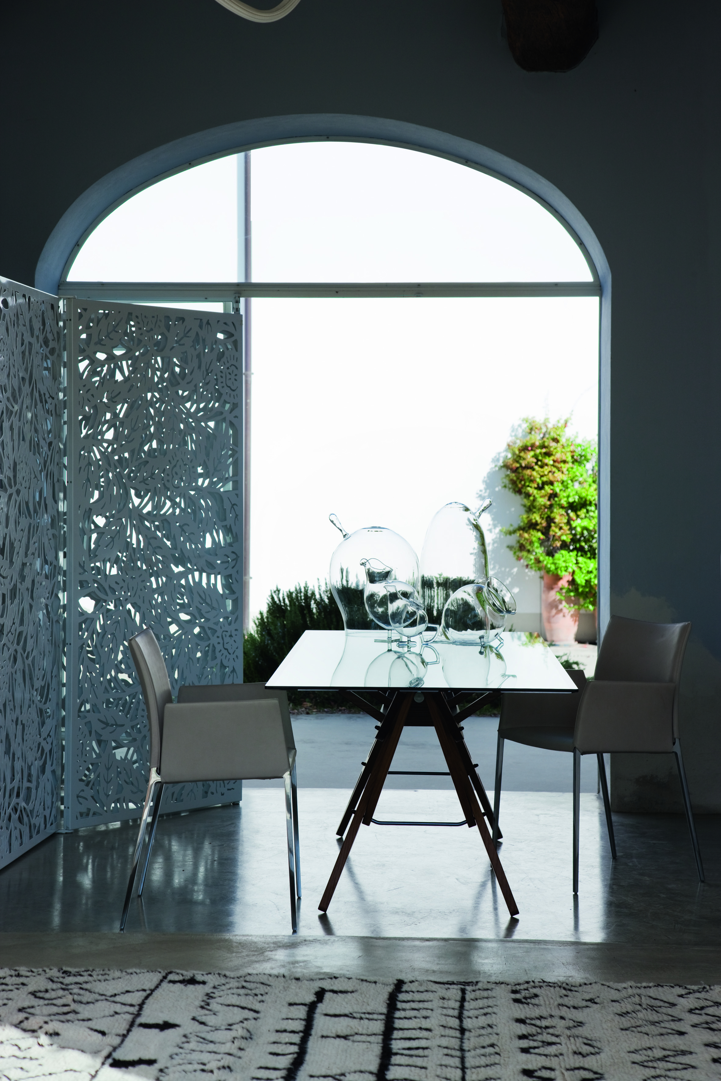 Lia Stuhl mit Armlehnen Zanotta