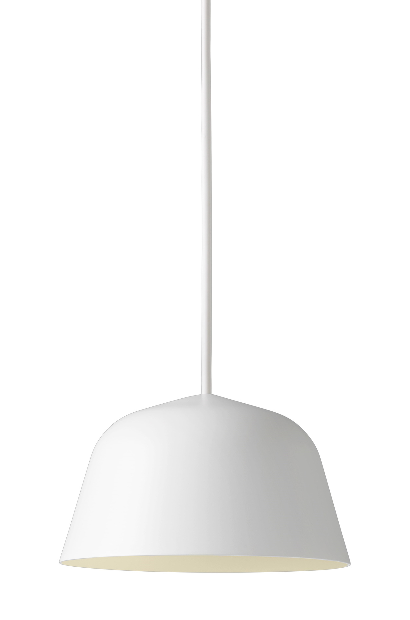 Weiße Ambit Pendelleuchte von Muuto: Moderne Hängelampe für stilvolle Beleuchtung im Innenbereich.
