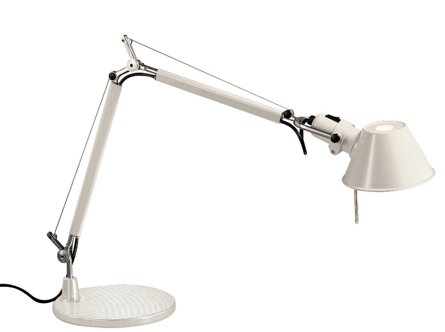 Weiße Tolomeo Tischleuchte von Artemide mit verstellbarem Arm und rundem Fuß für den Schreibtisch.