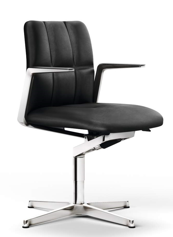 Schwarzer Leadchair Management Drehstuhl von Walter Knoll: Bürodrehstuhl mit Lederbezug und verchromtem Fußkreuz.