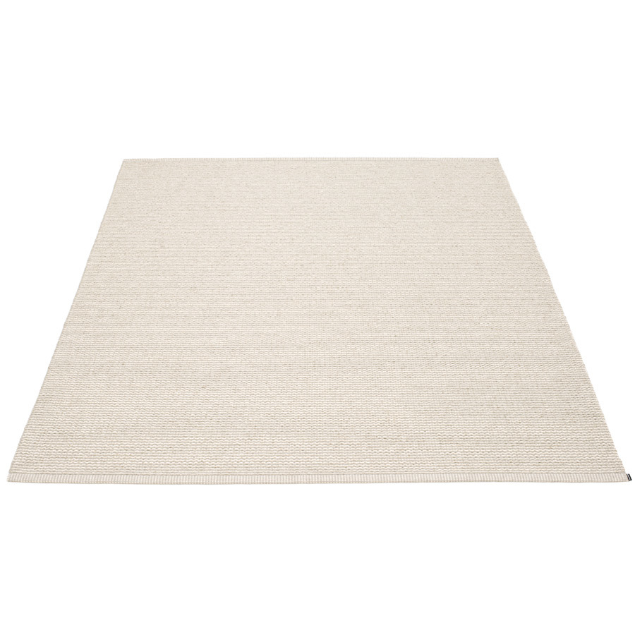 Beiger Mono Kunststoffteppich von Pappelina, Größe 180x220 cm, ideal für Innen- und Außenbereiche.