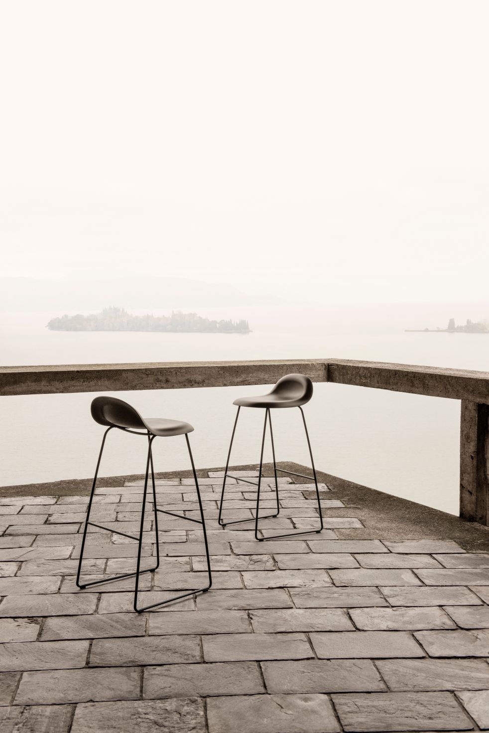 3D Barhocker 75 Eiche - Sledge Base Schwarz - Filzgleiter Gubi