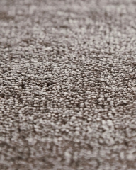 Detailaufnahme des braunen Woud Tint Rug Teppichs (170x240 cm) mit weicher, strukturierter Oberfläche.