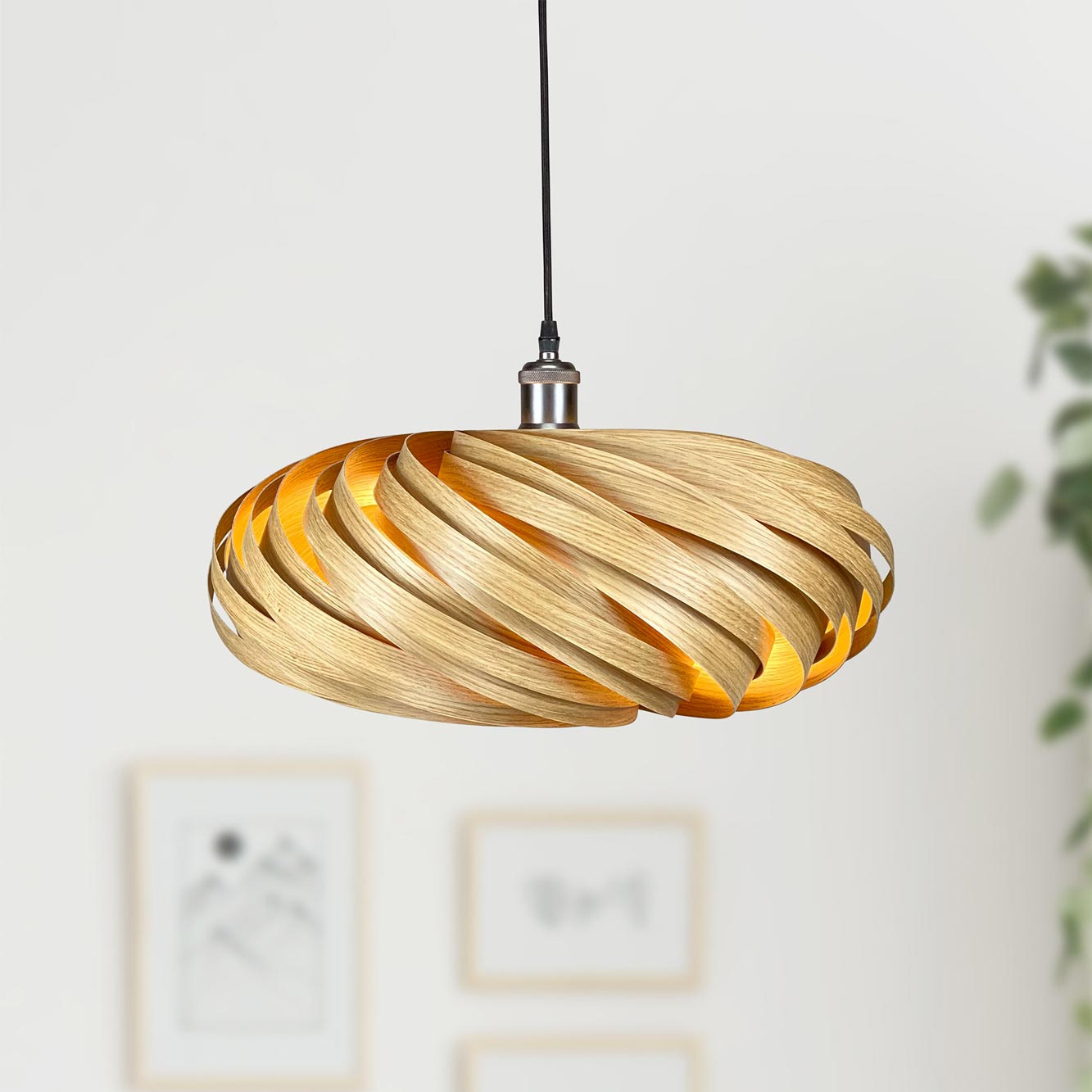 Veneria Hängeleuchte aus Eichenholz, spiralförmiges Design, moderne Pendelleuchte für Wohnzimmer und Esszimmer, Durchmesser 50 cm.