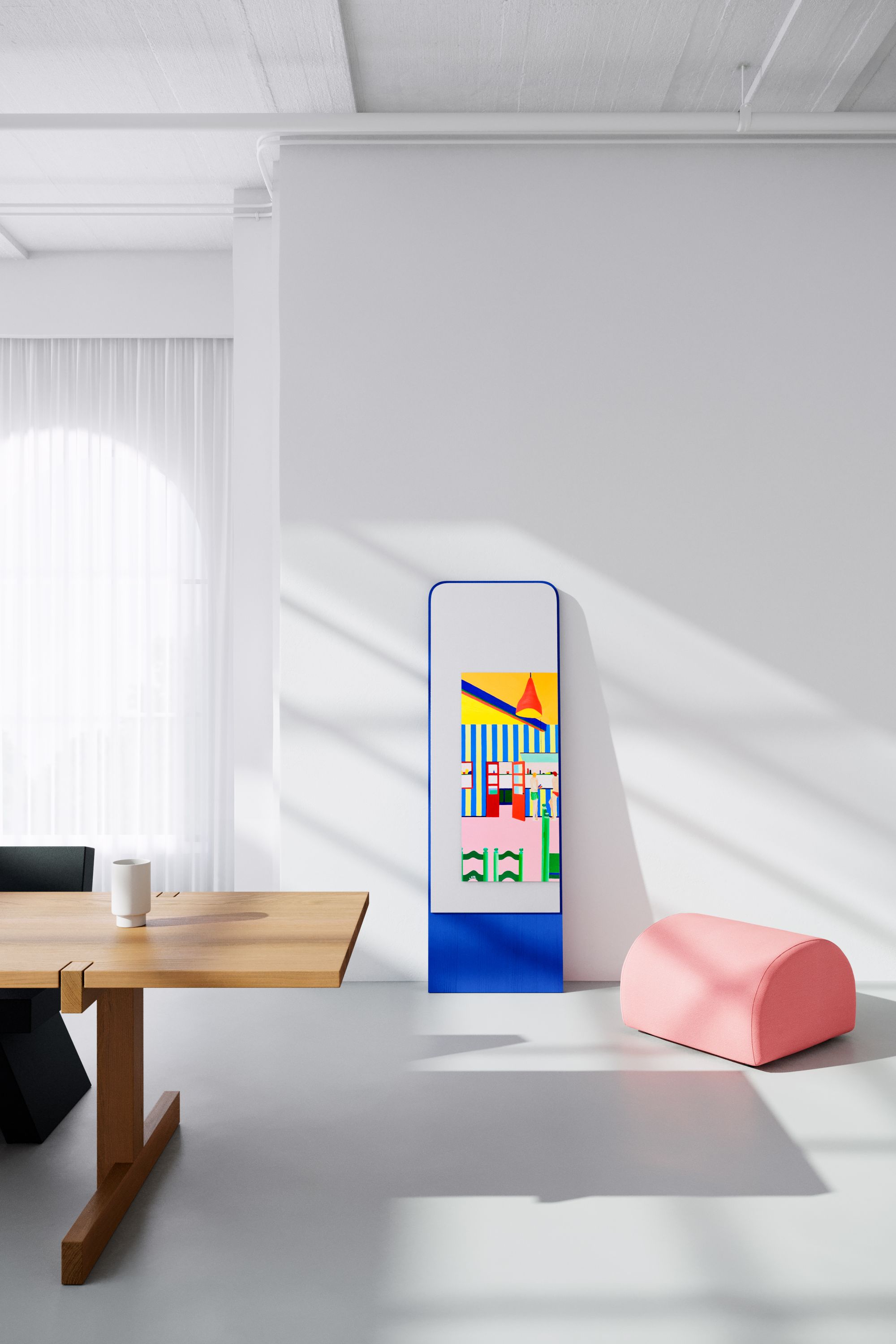 FRIEDRICH Spiegel mit Esche-Rahmen in Berliner Blau, stehend im hellen Raum. Design Spiegel.