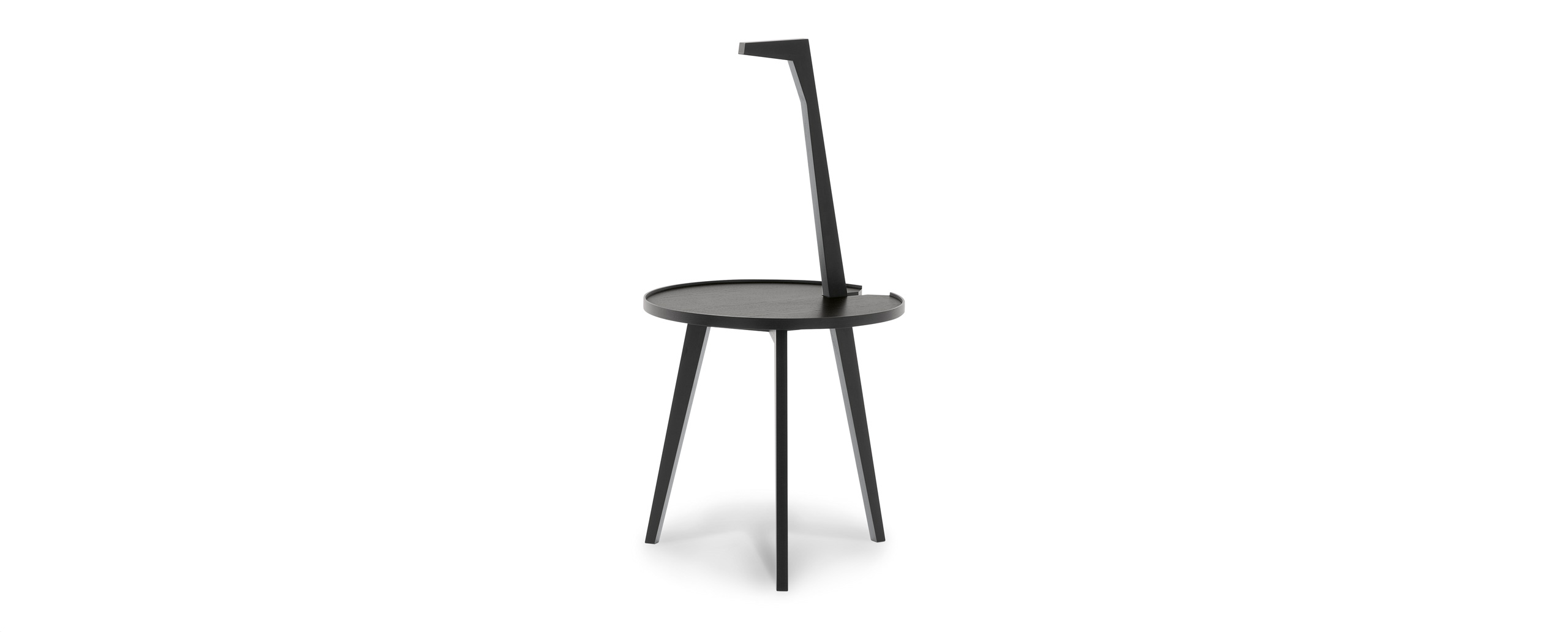 Cicognino Beistelltisch von Cassina, Esche schwarz, mit drei Beinen und Griff. Design-Tisch.