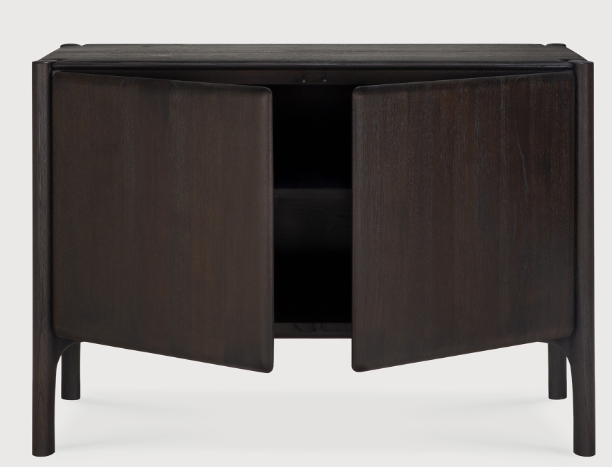 PI Sideboard von Ethnicraft mit offenen Türen, dunkles Holz, minimalistisches Design, Stauraum für Wohnzimmer.