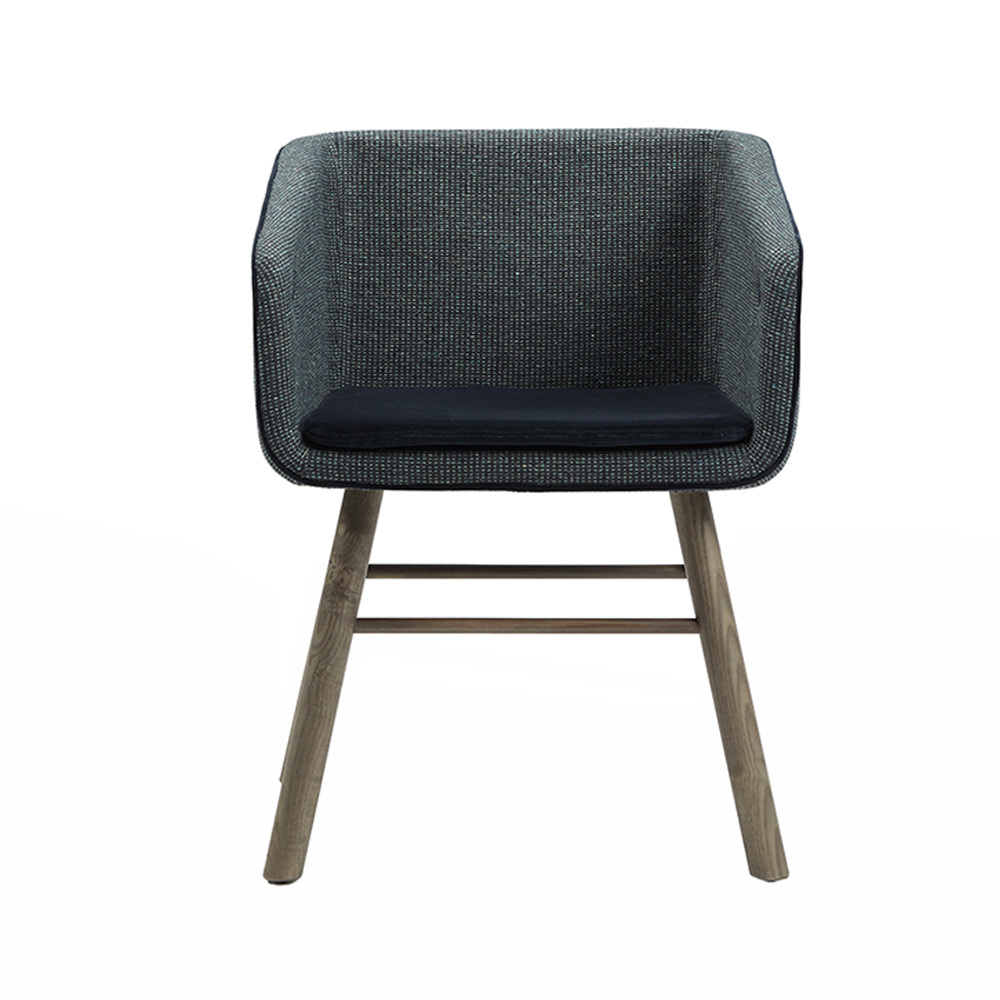 Collar Mao Stuhl: Moderner Sessel mit grauem Stoffbezug und Holzbeinen für Wohnzimmer.