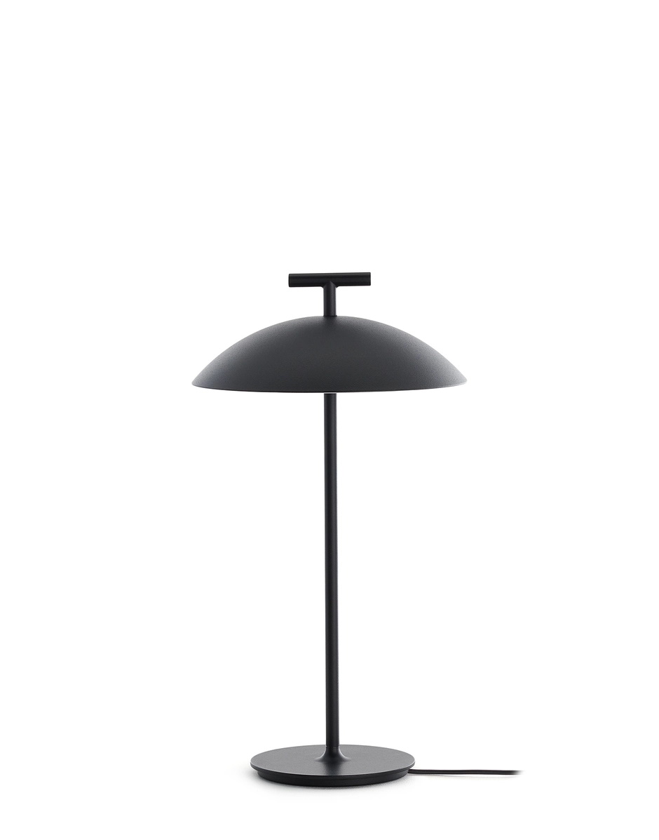 Schwarze Mini Geen-A Tischleuchte von Kartell: Moderne Lampe mit Schirm und Fuß.