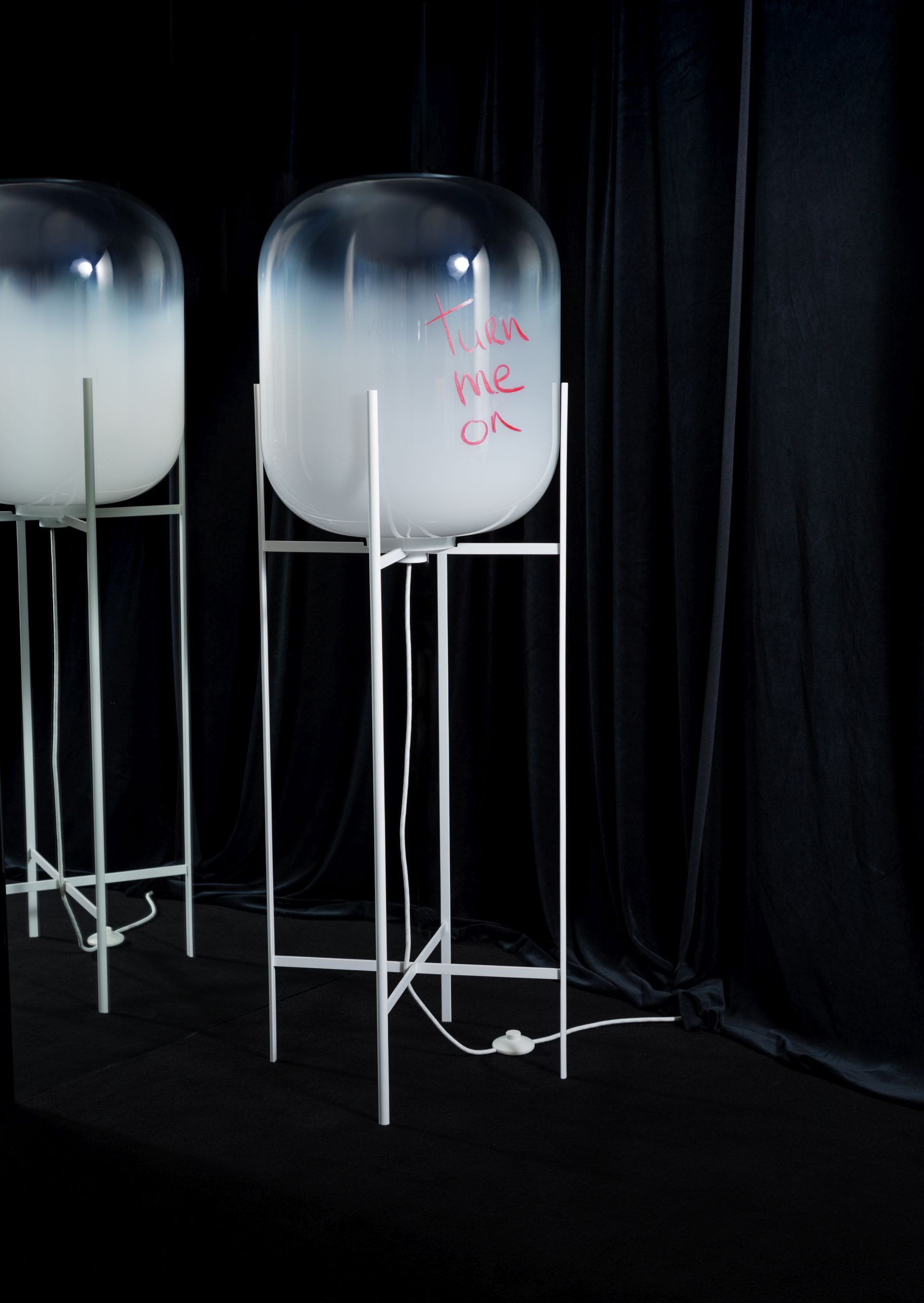 Oda Big Stehleuchte rauchgrau satiniert Pulpo