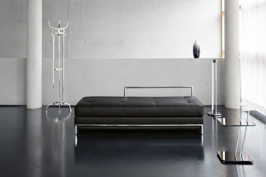 Nymphenburg Garderobenständer ClassiCon in Schwarz, moderner Kleiderständer aus Metall für Flur und Eingangsbereich.